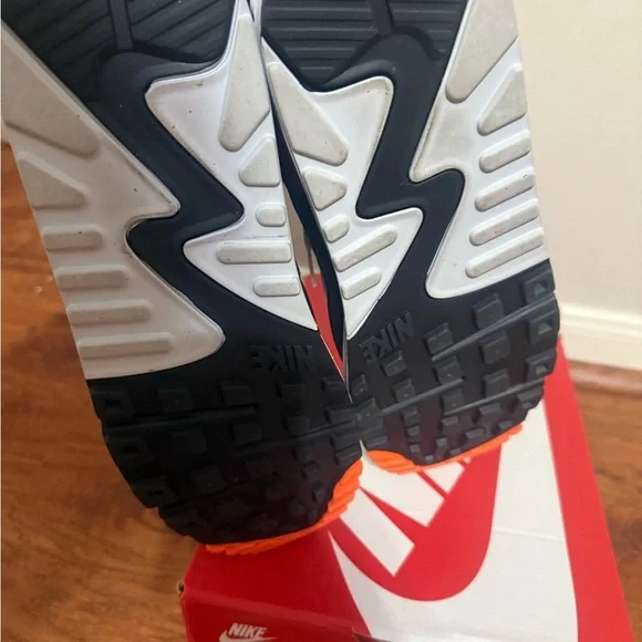 NIKE Air Max 90 FN6958-003 DUNKIN DONUTS 11.5 With Box - Picture 8 of 9